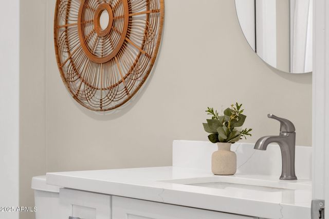 2276 E MERCER Lane, Phoenix, AZ 85028