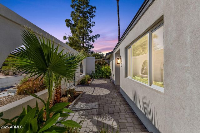 2276 E MERCER Lane, Phoenix, AZ 85028