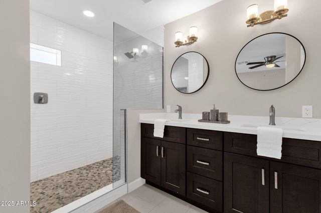 2276 E MERCER Lane, Phoenix, AZ 85028