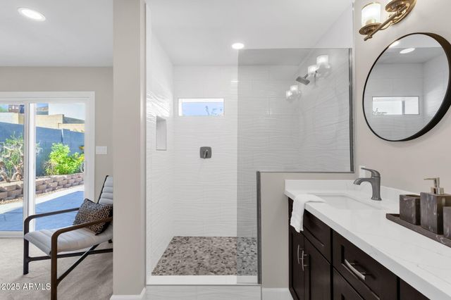 2276 E MERCER Lane, Phoenix, AZ 85028