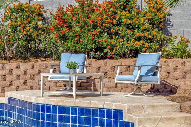 2276 E MERCER Lane, Phoenix, AZ 85028