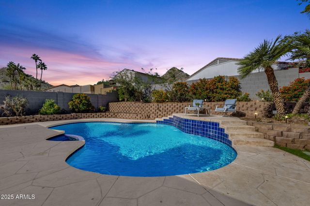 2276 E MERCER Lane, Phoenix, AZ 85028