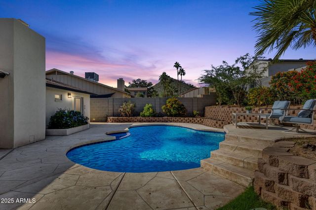 2276 E MERCER Lane, Phoenix, AZ 85028