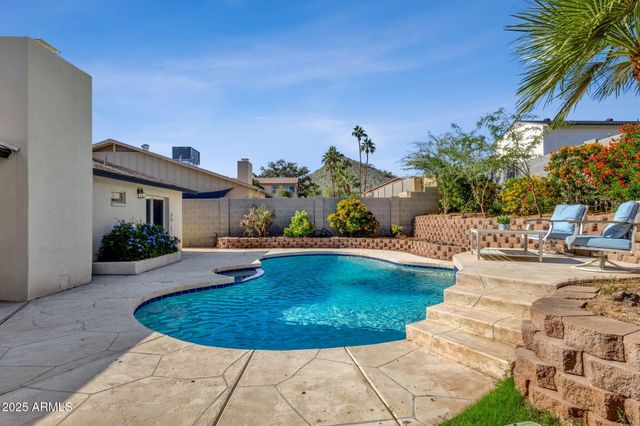 2276 E MERCER Lane, Phoenix, AZ 85028