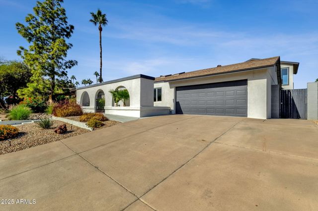 2276 E MERCER Lane, Phoenix, AZ 85028