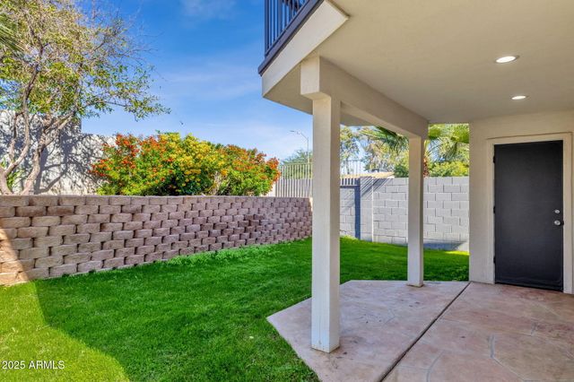 2276 E MERCER Lane, Phoenix, AZ 85028