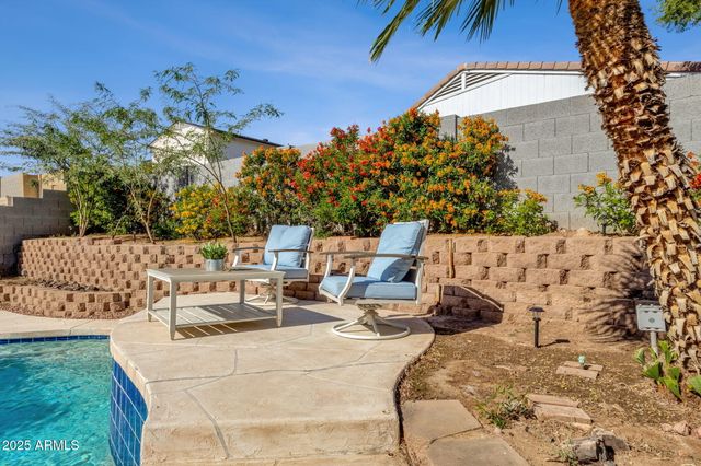 2276 E MERCER Lane, Phoenix, AZ 85028