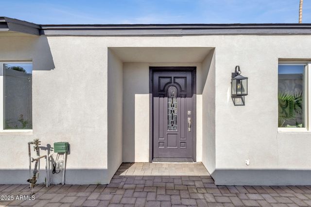 2276 E MERCER Lane, Phoenix, AZ 85028