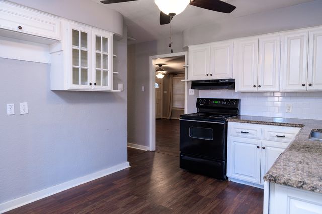 1500 S Scullin Avenue, Denison, TX 75020