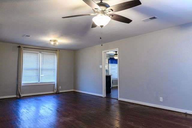 1500 S Scullin Avenue, Denison, TX 75020