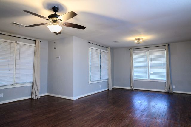 1500 S Scullin Avenue, Denison, TX 75020