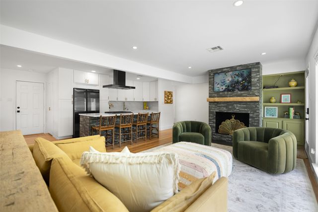 9017 Larchwood Drive, Dallas, TX 75238