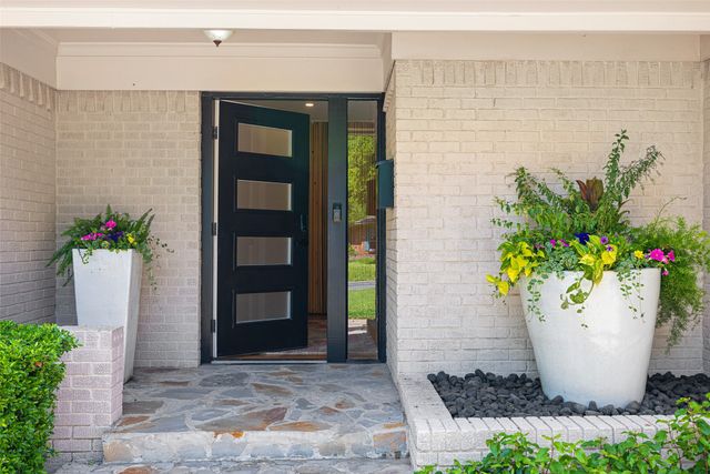 9017 Larchwood Drive, Dallas, TX 75238