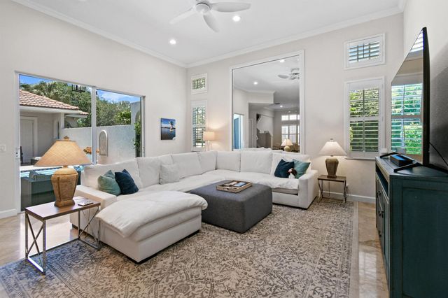154 Via Rosina, Jupiter, FL 33458