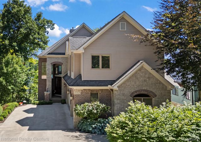 5619 Lakeview Boulevard, Hadley Township, MI 48438