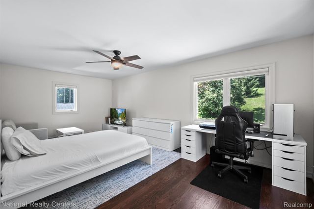 5619 Lakeview Boulevard, Hadley Township, MI 48438