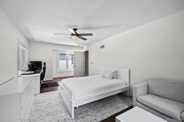 5619 Lakeview Boulevard, Hadley Township, MI 48438