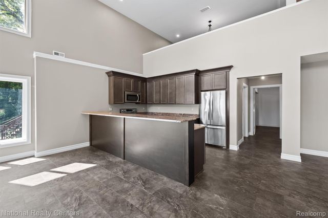 5619 Lakeview Boulevard, Hadley Township, MI 48438