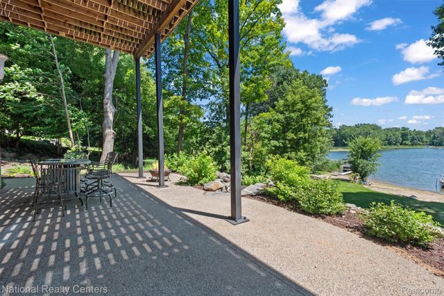 5619 Lakeview Boulevard, Hadley Township, MI 48438