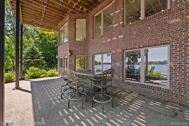 5619 Lakeview Boulevard, Hadley Township, MI 48438