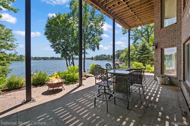 5619 Lakeview Boulevard, Hadley Township, MI 48438