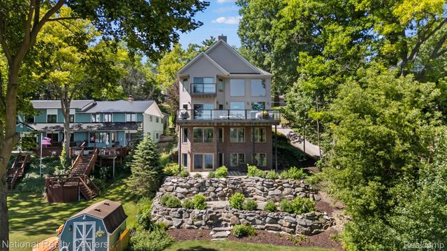 5619 Lakeview Boulevard, Hadley Township, MI 48438