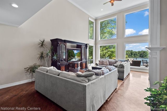 5619 Lakeview Boulevard, Hadley Township, MI 48438