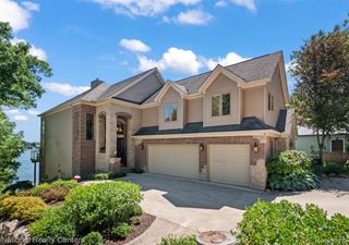 5619 Lakeview Boulevard, Hadley Township, MI 48438