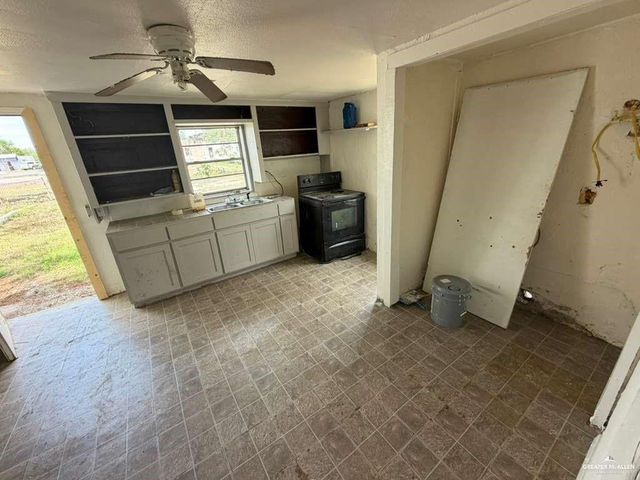 815 Extrumberto Solis Road, Elsa, TX 78543