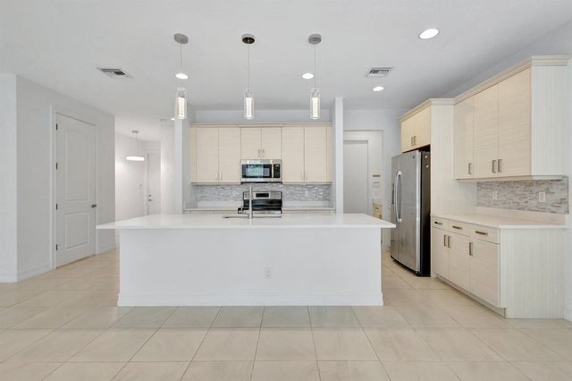 91 PALM Lane, Royal Palm Beach, FL 33411