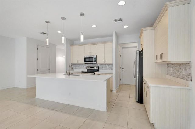 91 PALM Lane, Royal Palm Beach, FL 33411