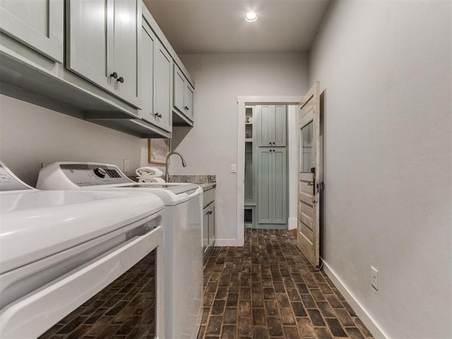 516 Sailboat Bridge Way, Edmond, OK 73034