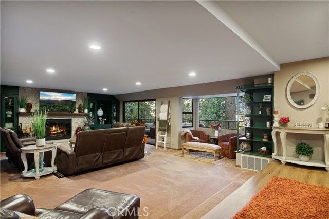 31353 Lightfoot Way, Running Springs, CA 92382