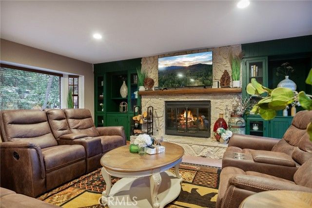 31353 Lightfoot Way, Running Springs, CA 92382