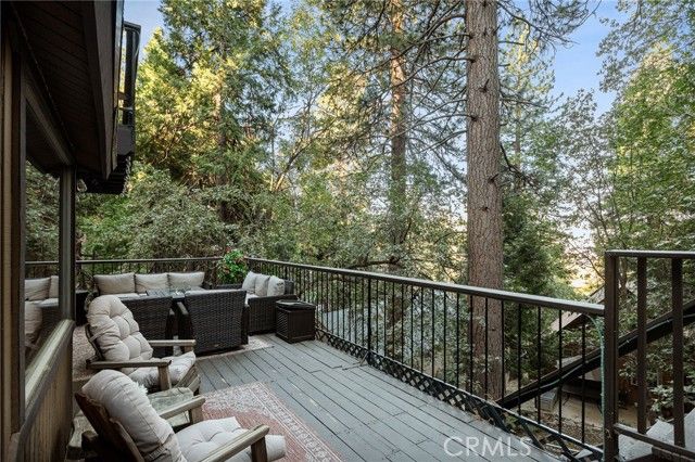 31353 Lightfoot Way, Running Springs, CA 92382