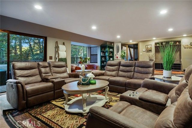 31353 Lightfoot Way, Running Springs, CA 92382