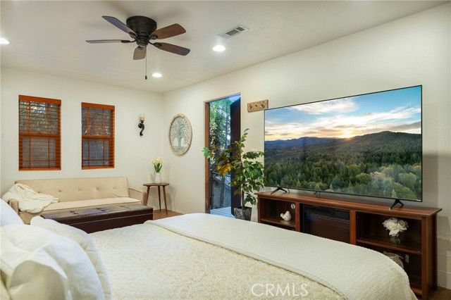 31353 Lightfoot Way, Running Springs, CA 92382