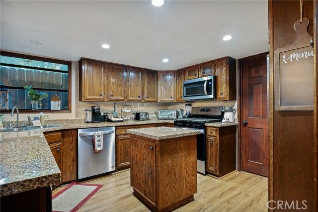 31353 Lightfoot Way, Running Springs, CA 92382