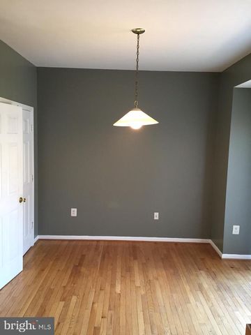 2503 CLOVER FIELD CIR, Herndon, VA 20171
