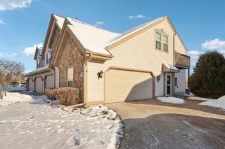 8648 S Roxbury WAY, Oak Creek, WI 53154