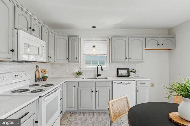1443 WANDA DR, Hanover, PA 17331