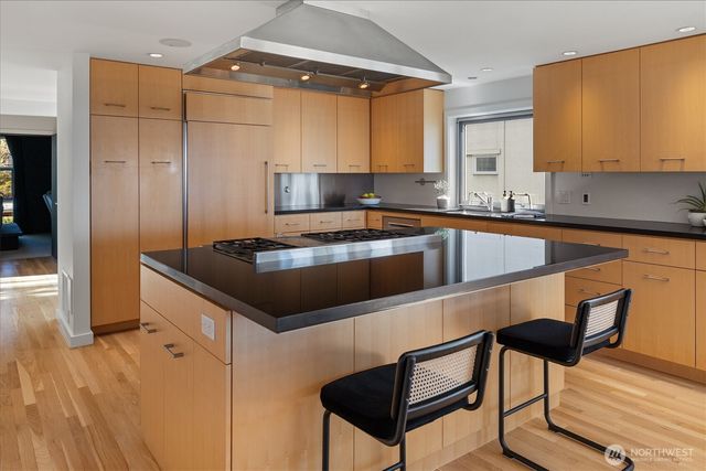 1953 9th Avenue W, Seattle, WA 98119