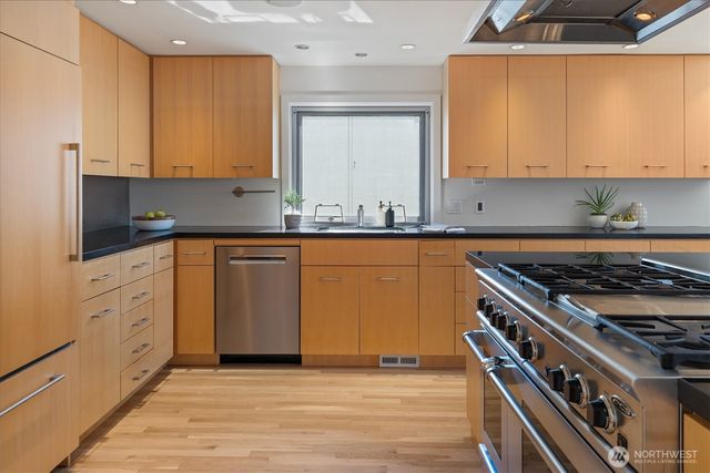 1953 9th Avenue W, Seattle, WA 98119