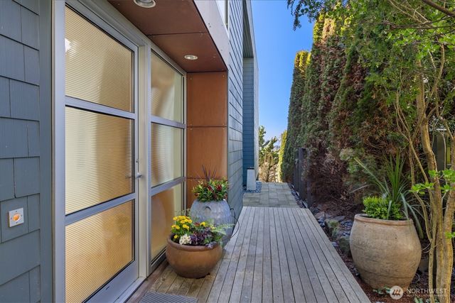 1953 9th Avenue W, Seattle, WA 98119