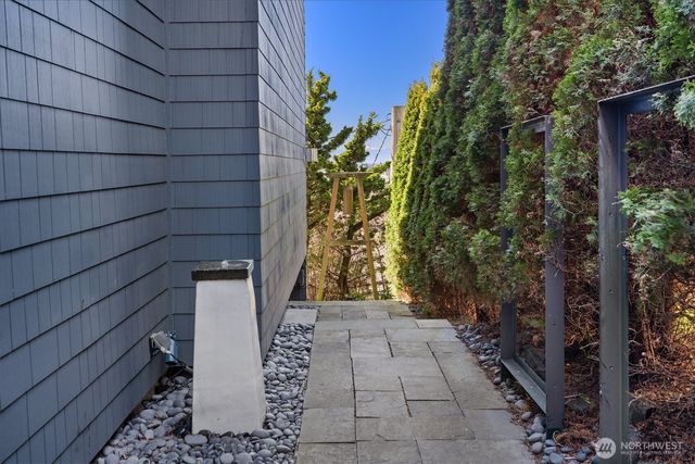 1953 9th Avenue W, Seattle, WA 98119