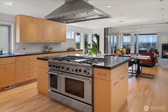 1953 9th Avenue W, Seattle, WA 98119