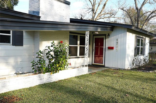 1202 Mac Drive, Sweeny, TX 77480