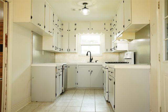 1202 Mac Drive, Sweeny, TX 77480