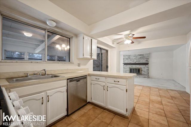 123 Nottingham Court, Troy, MI 48085