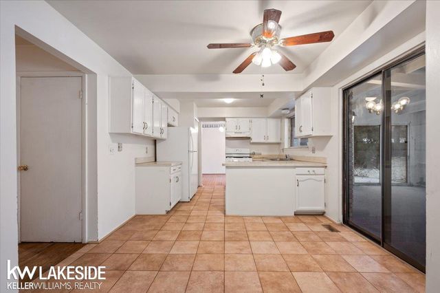 123 Nottingham Court, Troy, MI 48085